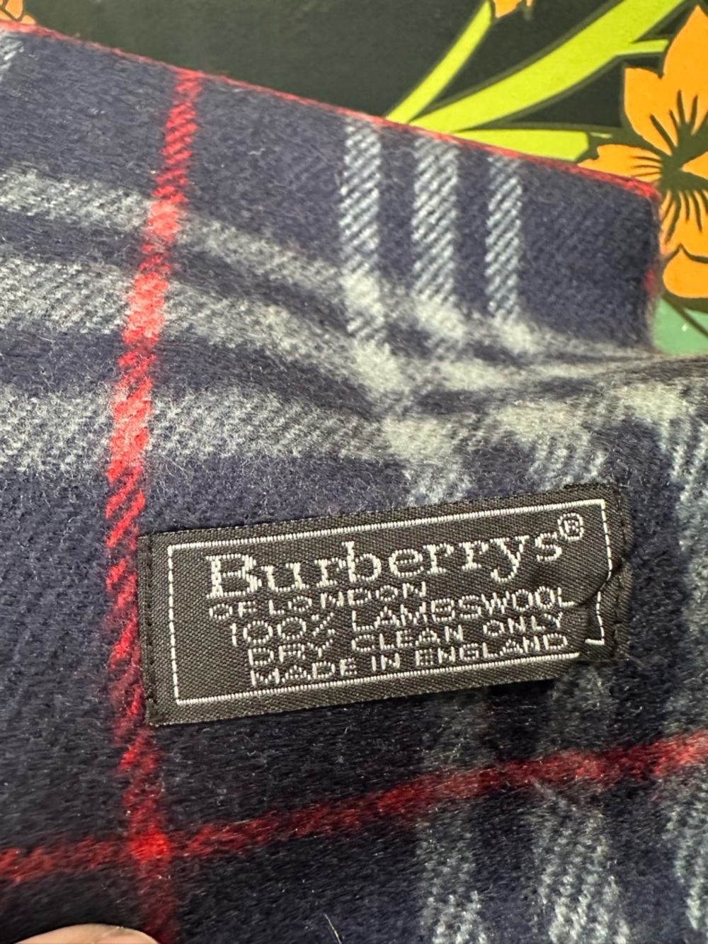 Burberrys Vintage Lambswool Scarf Made in England Navy Check - Picture 8 of 8